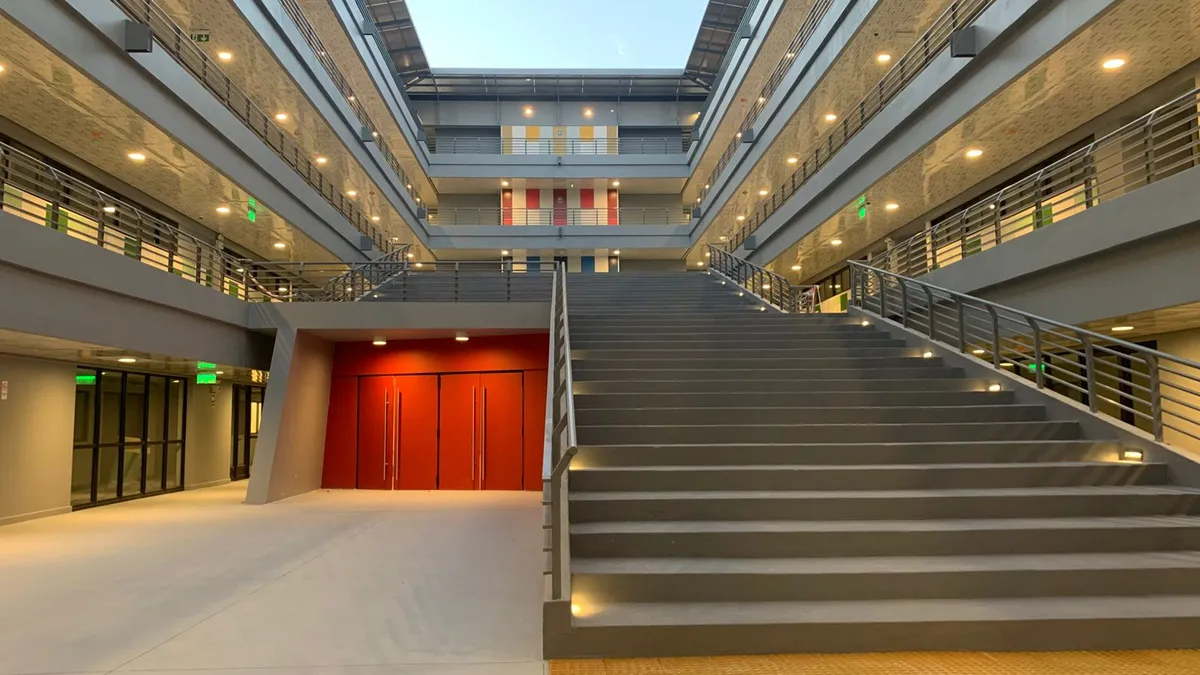 Hall central Edificio C